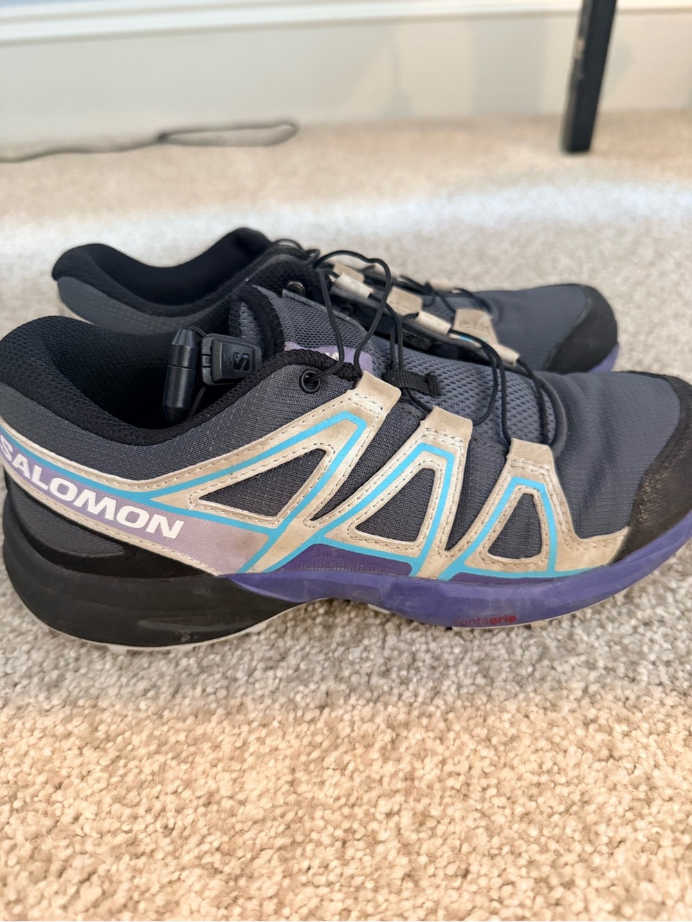 Salomon Speedcross Big Girls/Women’s hiking shoes Size 5